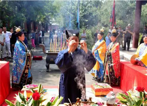 老话说：太岁当头有灾祸，刑冲破害难躲过，明年哪些人犯太岁呢？