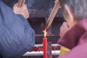 中元节给去世的人烧纸习俗文化由来已久